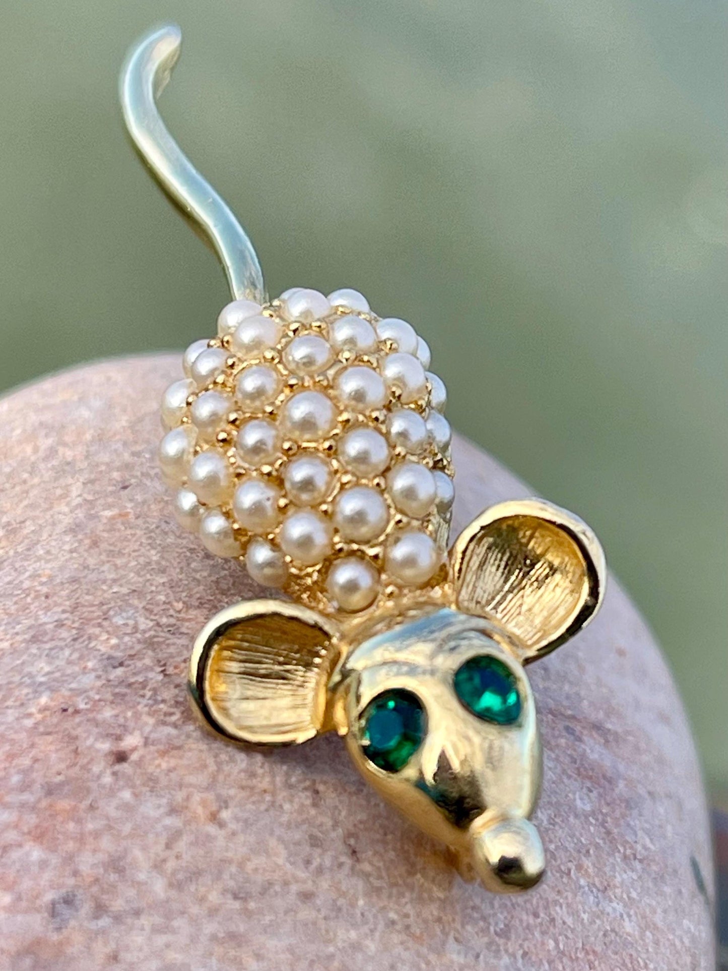 Mouse brooch, vintage brooch, vintage jewellery, retro jewellery, eco friendly gift for her, ethical jewellery, mouse jewellery