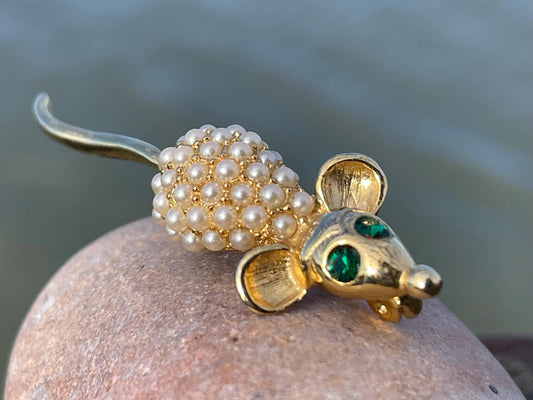 Mouse brooch, vintage brooch, vintage jewellery, retro jewellery, eco friendly gift for her, ethical jewellery, mouse jewellery