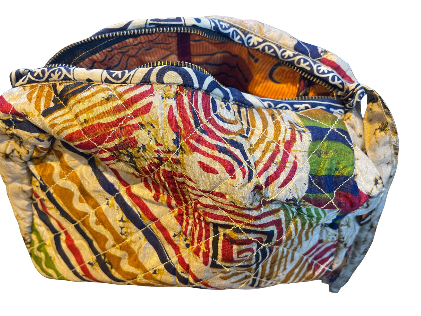 Large zip up recycled wash bag with 4 internal pockets. Wide range of colours. Made from recycled saris. Eco friendly wash bags.
