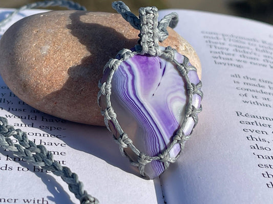 Stunning purple onxy necklace. Purple macrame pendant. Handmade gemstone necklace, boho jewellery. Macrame jewellery. Unique jewellery.