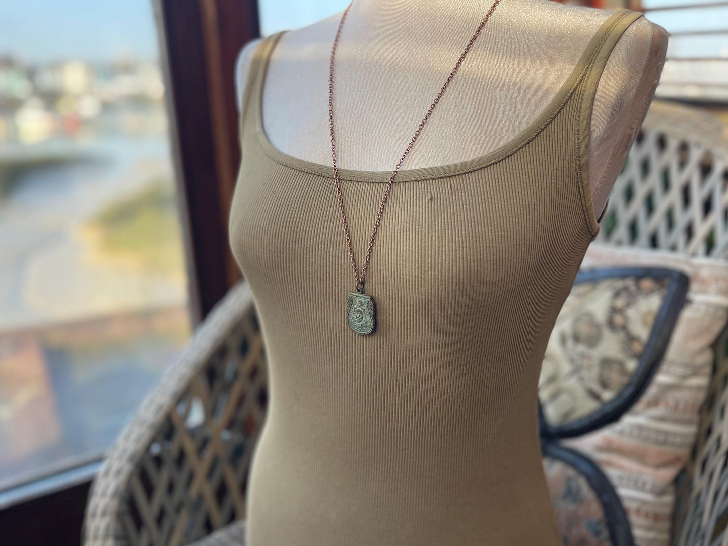 Vintage Thai Buddhist pendant. Antique Buddhist pendant. Thai amulet. Buddha necklace. Buddha jewellery. Yoga jewellery. Vintage necklaces.