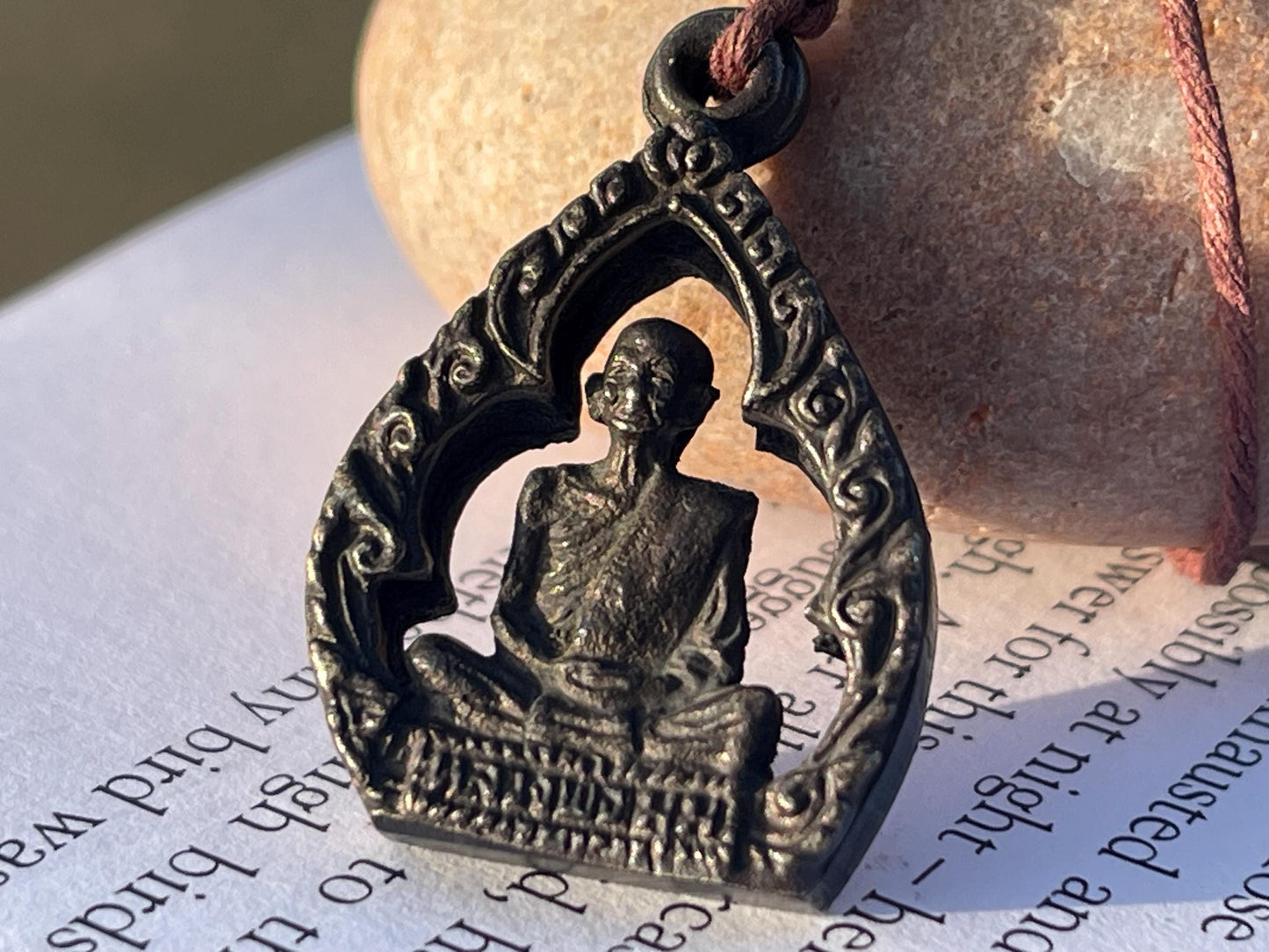 Vintage Thai Buddhist pendant. Antique Buddhist pendant. Thai amulet. Buddha necklace. Buddha jewellery. Yoga jewellery. Vintage necklaces.