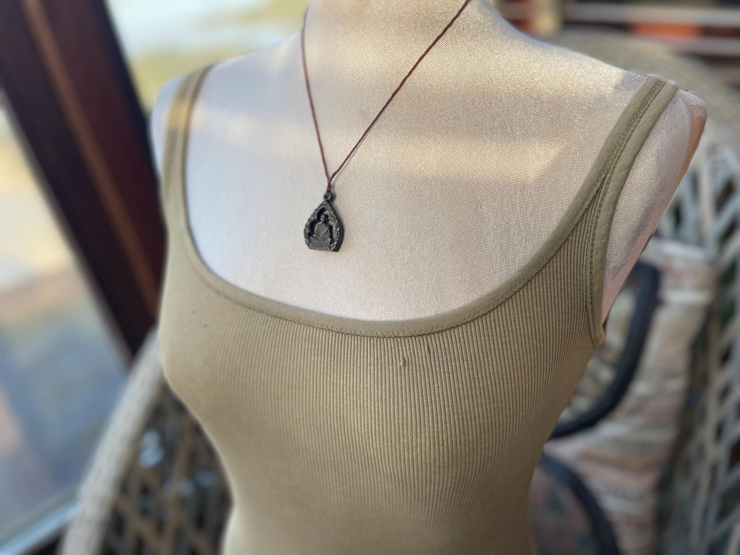 Vintage Thai Buddhist pendant. Antique Buddhist pendant. Thai amulet. Buddha necklace. Buddha jewellery. Yoga jewellery. Vintage necklaces.