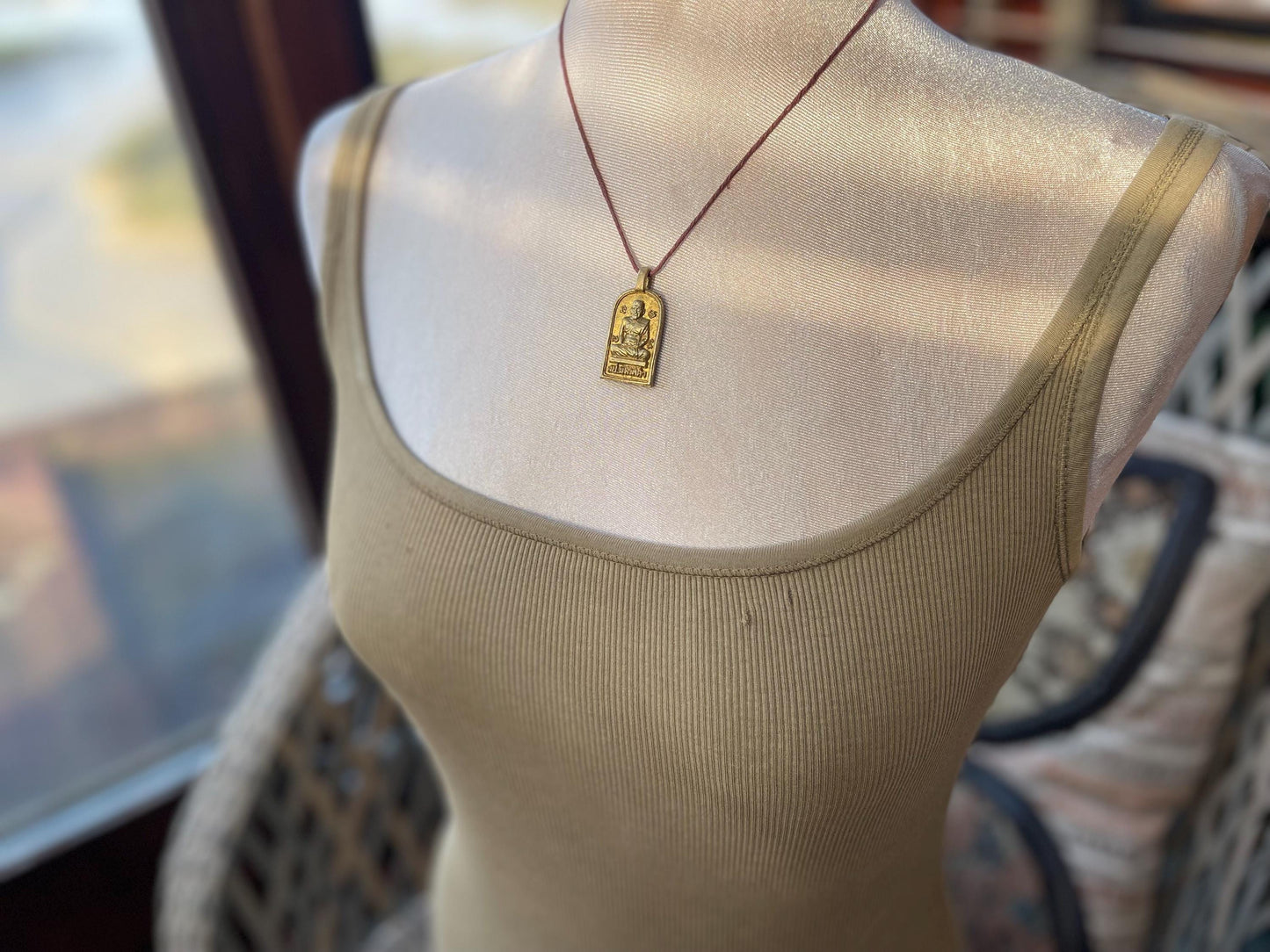 Vintage Thai Buddhist pendant. Antique Buddhist pendant. Thai amulet. Buddha necklace. Buddha jewellery. Yoga jewellery. Vintage necklaces.