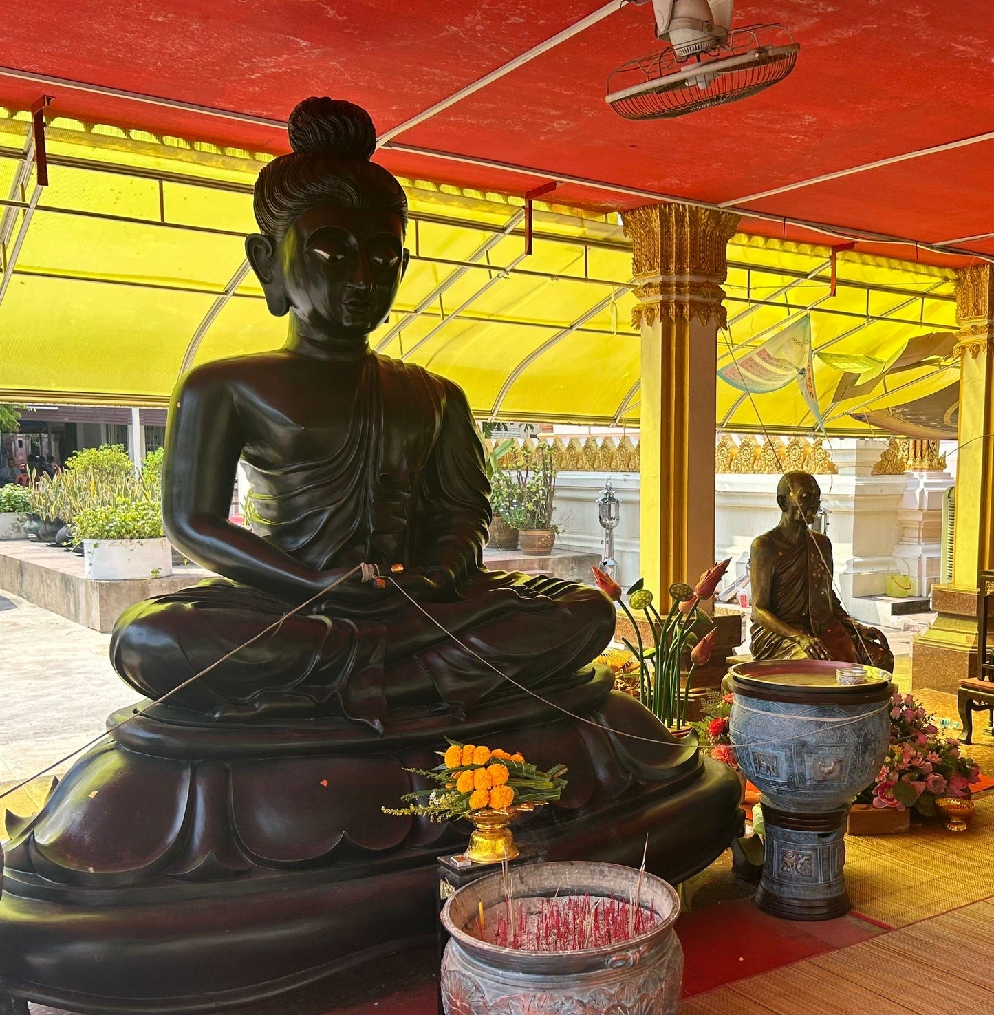 Vintage Thai Buddhist pendant. Antique Buddhist pendant. Thai amulet. Buddha necklace. Buddha jewellery. Yoga jewellery. Vintage necklaces.