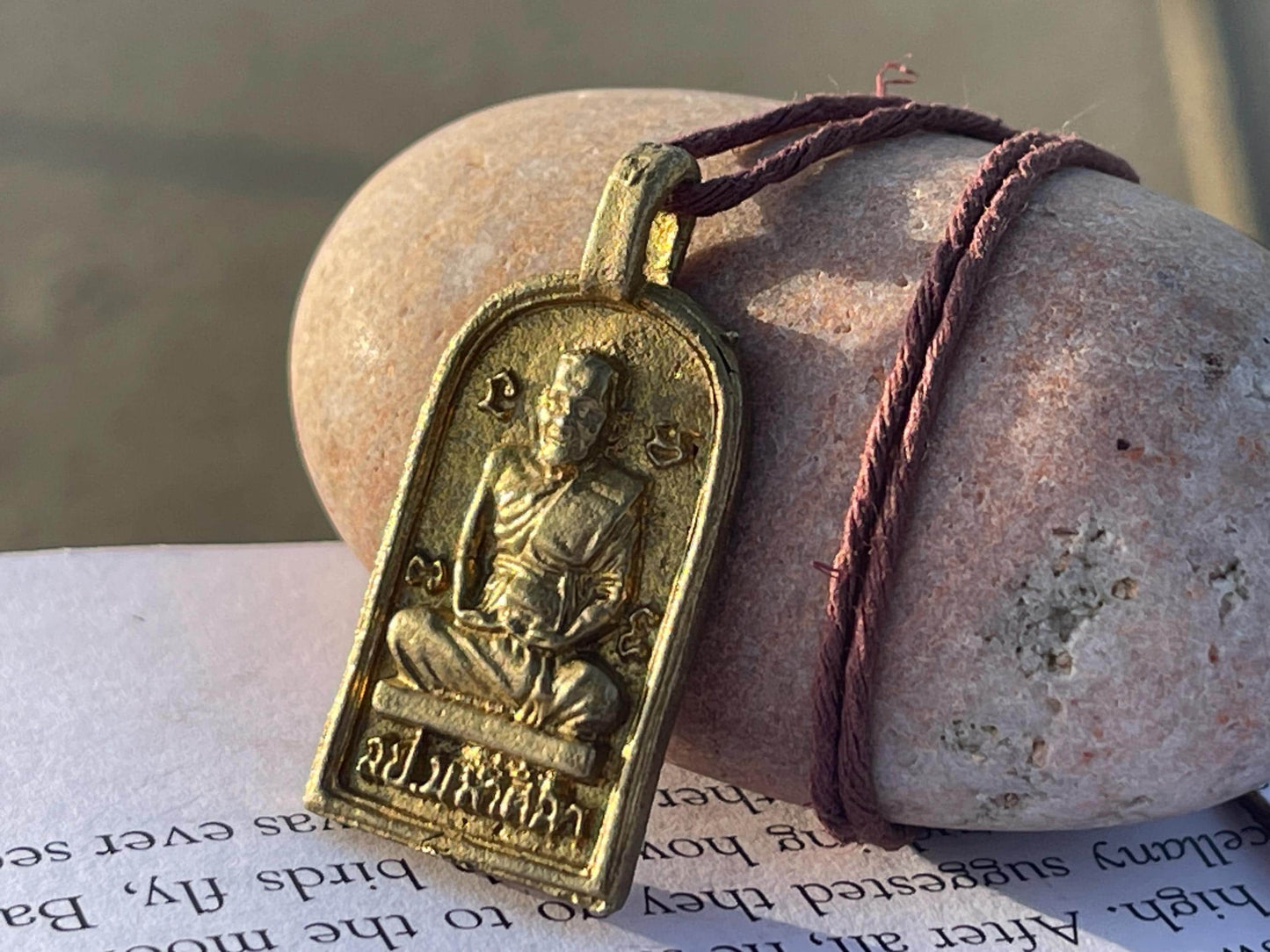 Vintage Thai Buddhist pendant. Antique Buddhist pendant. Thai amulet. Buddha necklace. Buddha jewellery. Yoga jewellery. Vintage necklaces.