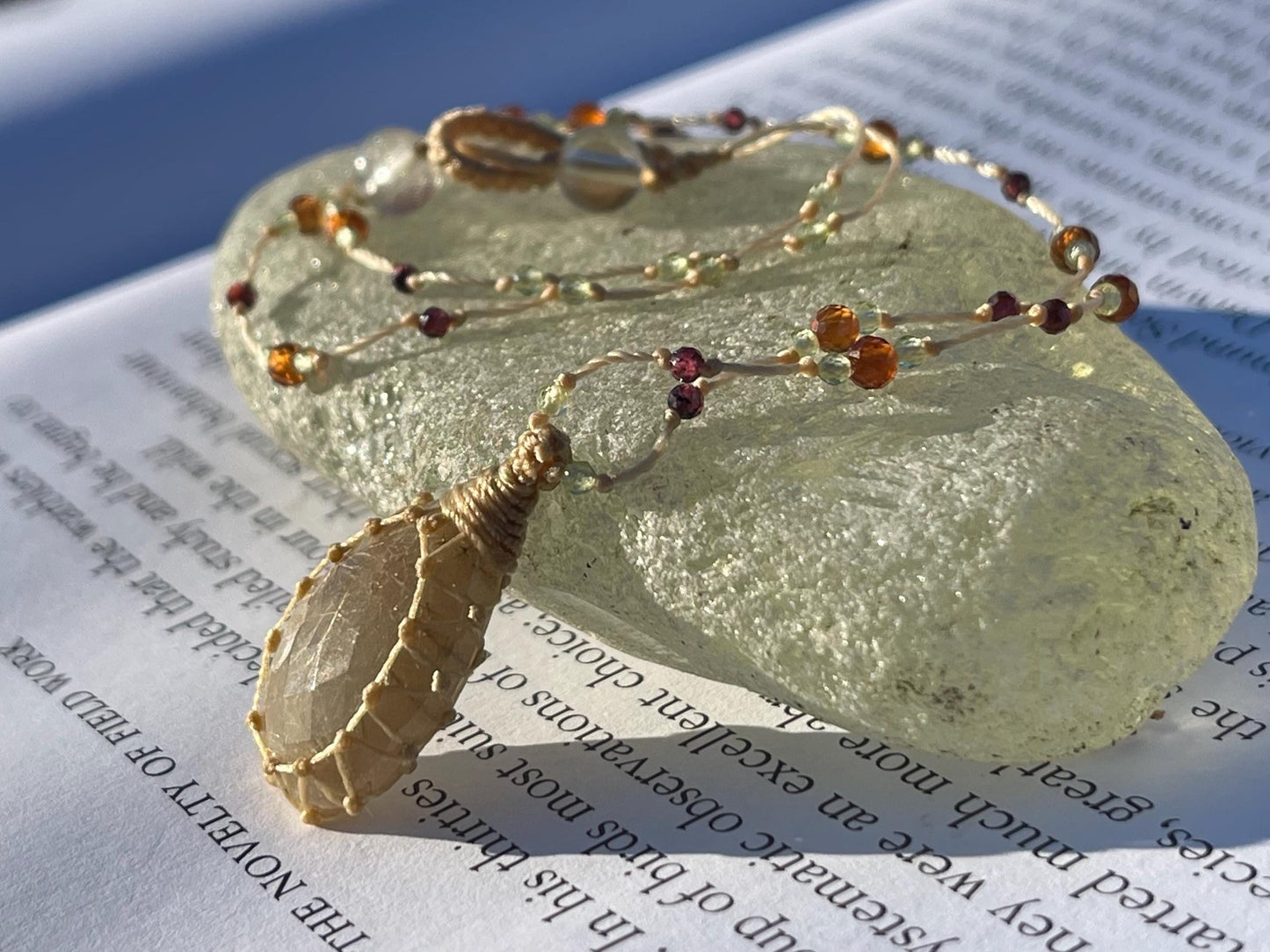 Stunning rutile quartz necklace. Beautiful macrame pendant. Handmade gemstone necklace, boho jewellery. Macrame jewellery. Unique jewellery.