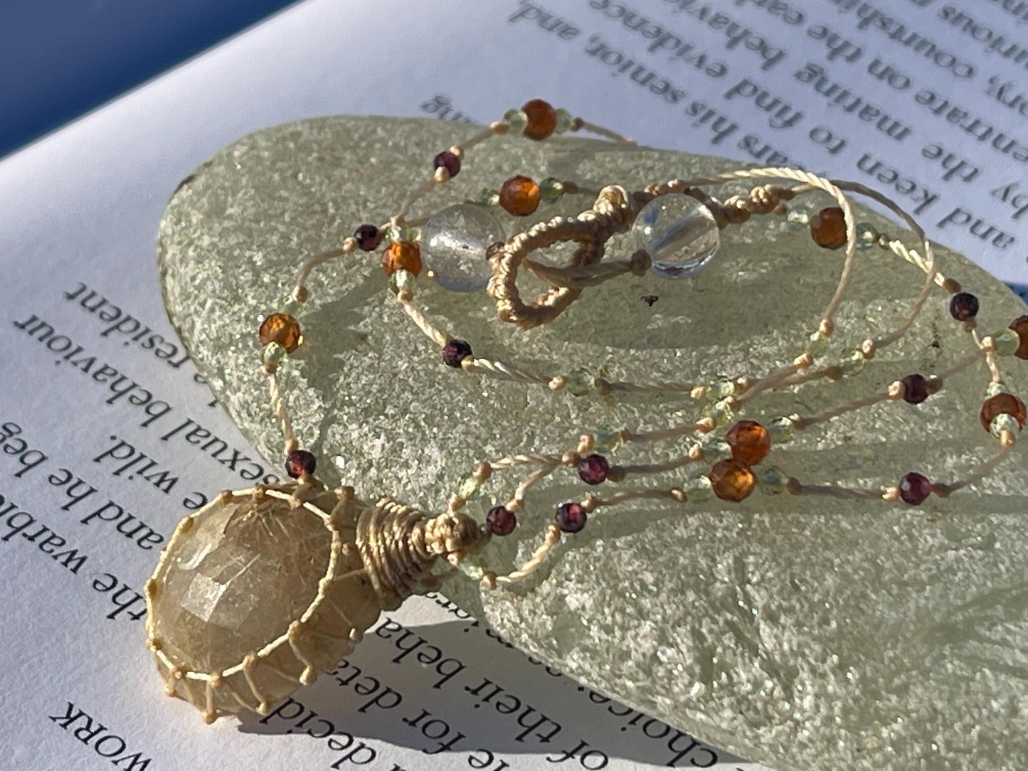 Stunning rutile quartz necklace. Beautiful macrame pendant. Handmade gemstone necklace, boho jewellery. Macrame jewellery. Unique jewellery.