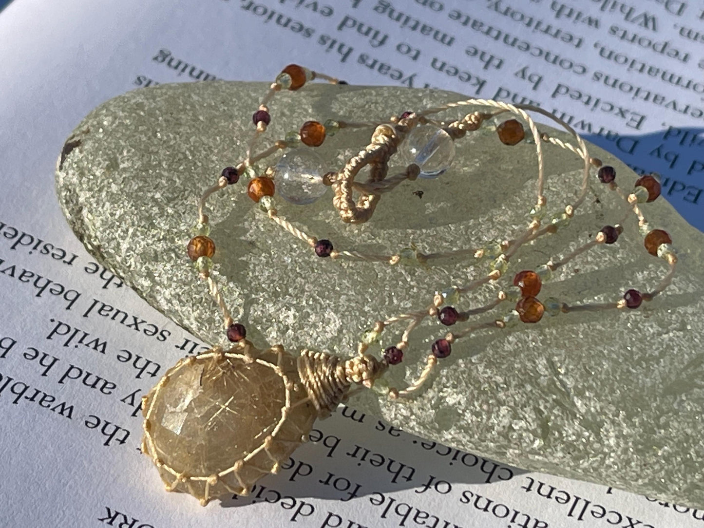 Stunning rutile quartz necklace. Beautiful macrame pendant. Handmade gemstone necklace, boho jewellery. Macrame jewellery. Unique jewellery.