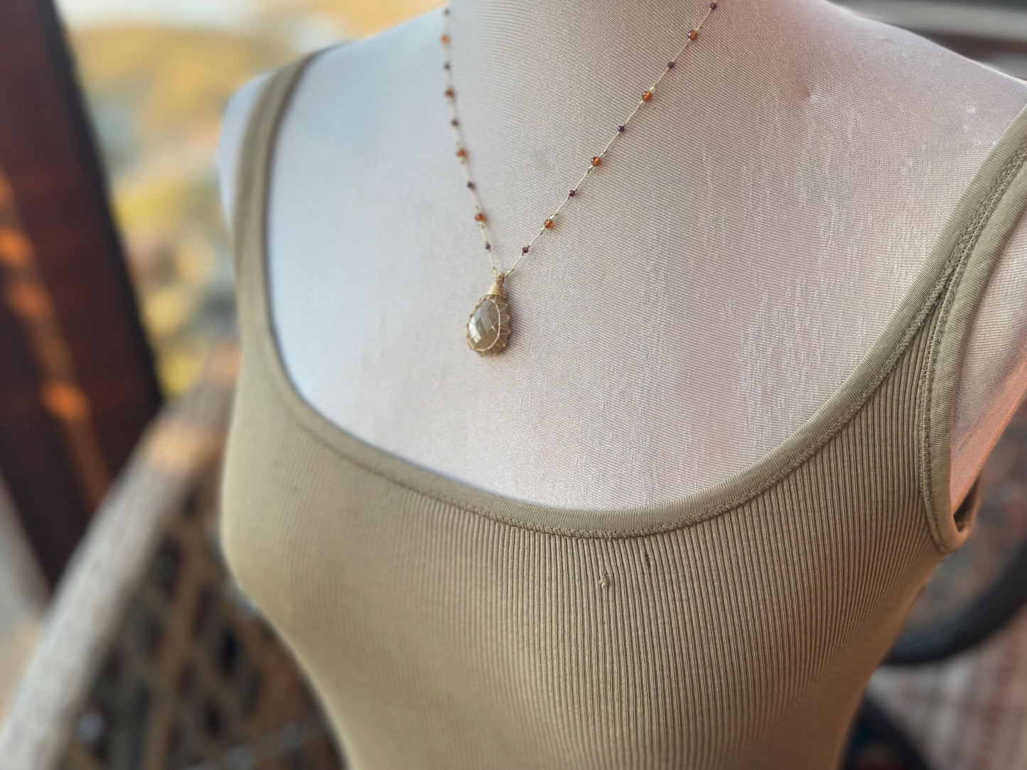 Stunning rutile quartz necklace. Beautiful macrame pendant. Handmade gemstone necklace, boho jewellery. Macrame jewellery. Unique jewellery.