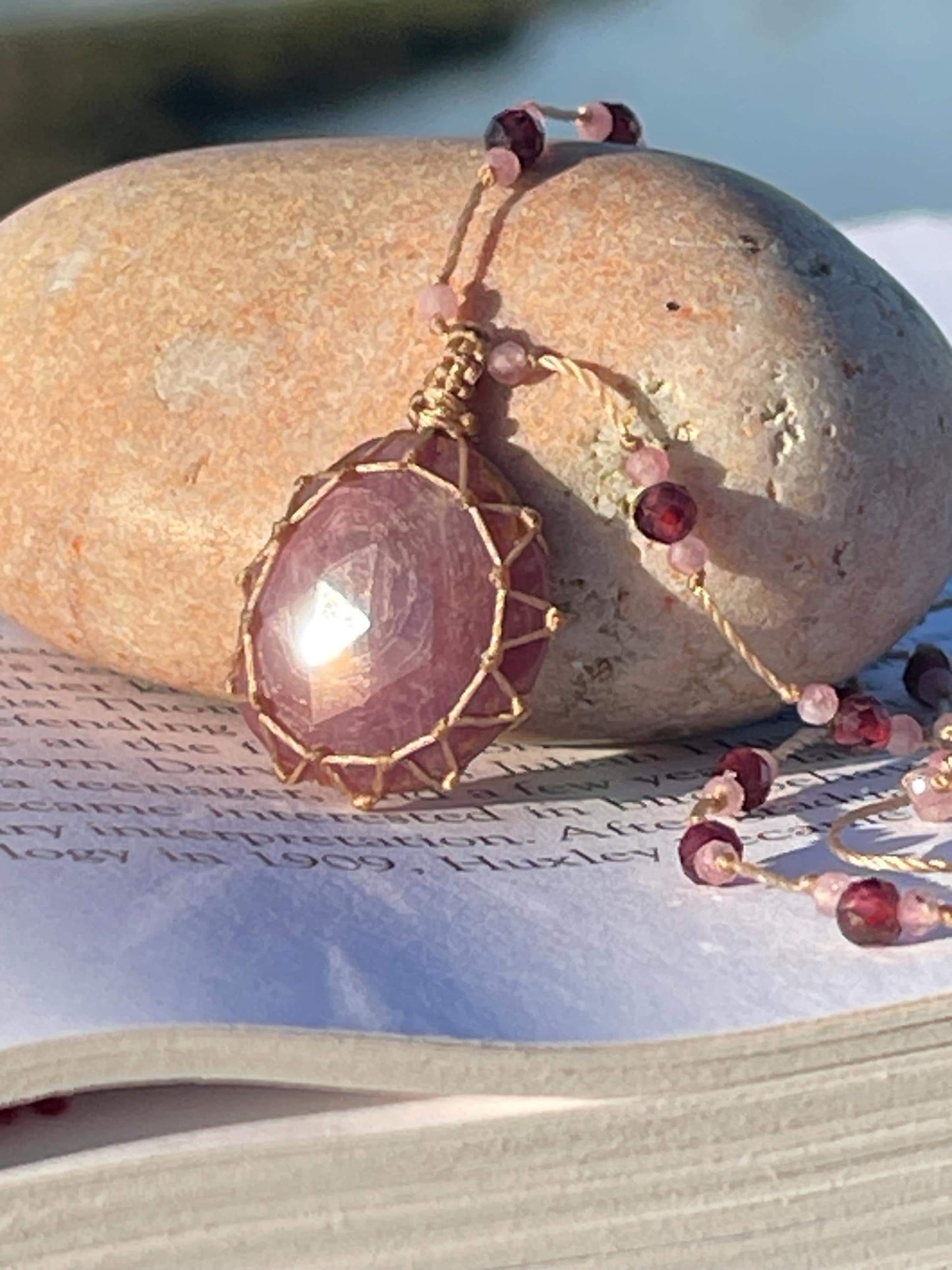 Stunning purple amethyst necklace. Purple macrame pendant. Handmade gemstone necklace, boho jewellery. Macrame jewellery. Unique jewellery.