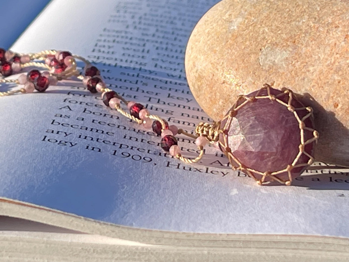 Stunning purple amethyst necklace. Purple macrame pendant. Handmade gemstone necklace, boho jewellery. Macrame jewellery. Unique jewellery.