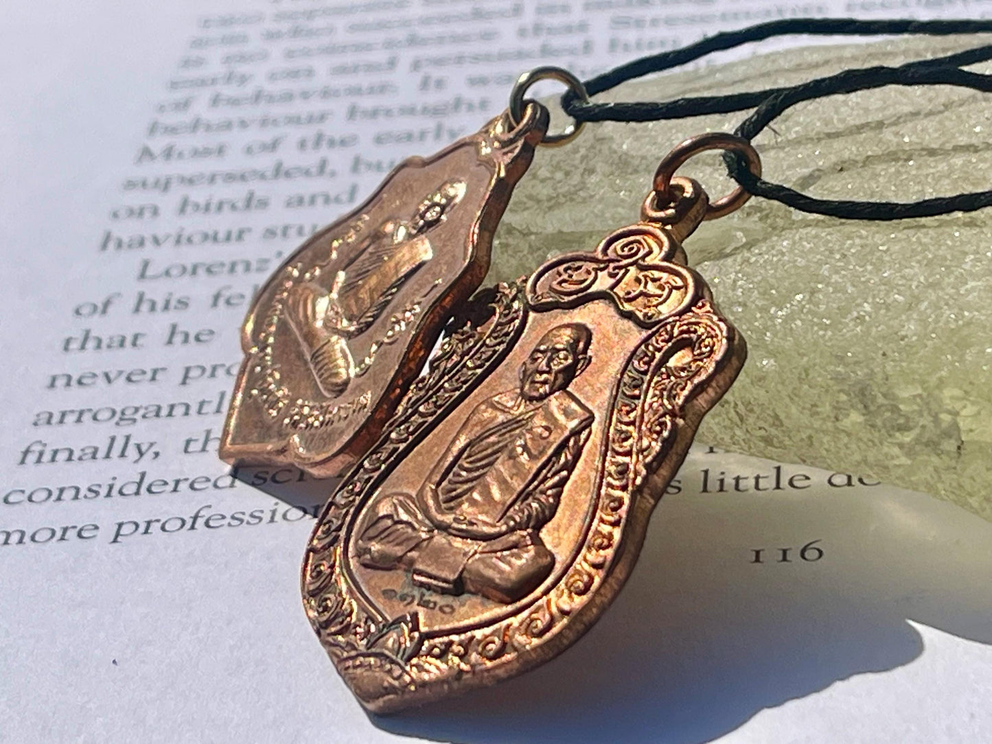 Vintage Thai Buddhist pendant. Antique Buddhist pendant. Thai amulet. Buddha necklace. Buddha jewellery. Yoga jewellery. Vintage necklaces.