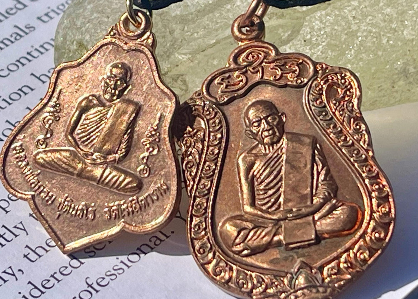 Vintage Thai Buddhist pendant. Antique Buddhist pendant. Thai amulet. Buddha necklace. Buddha jewellery. Yoga jewellery. Vintage necklaces.