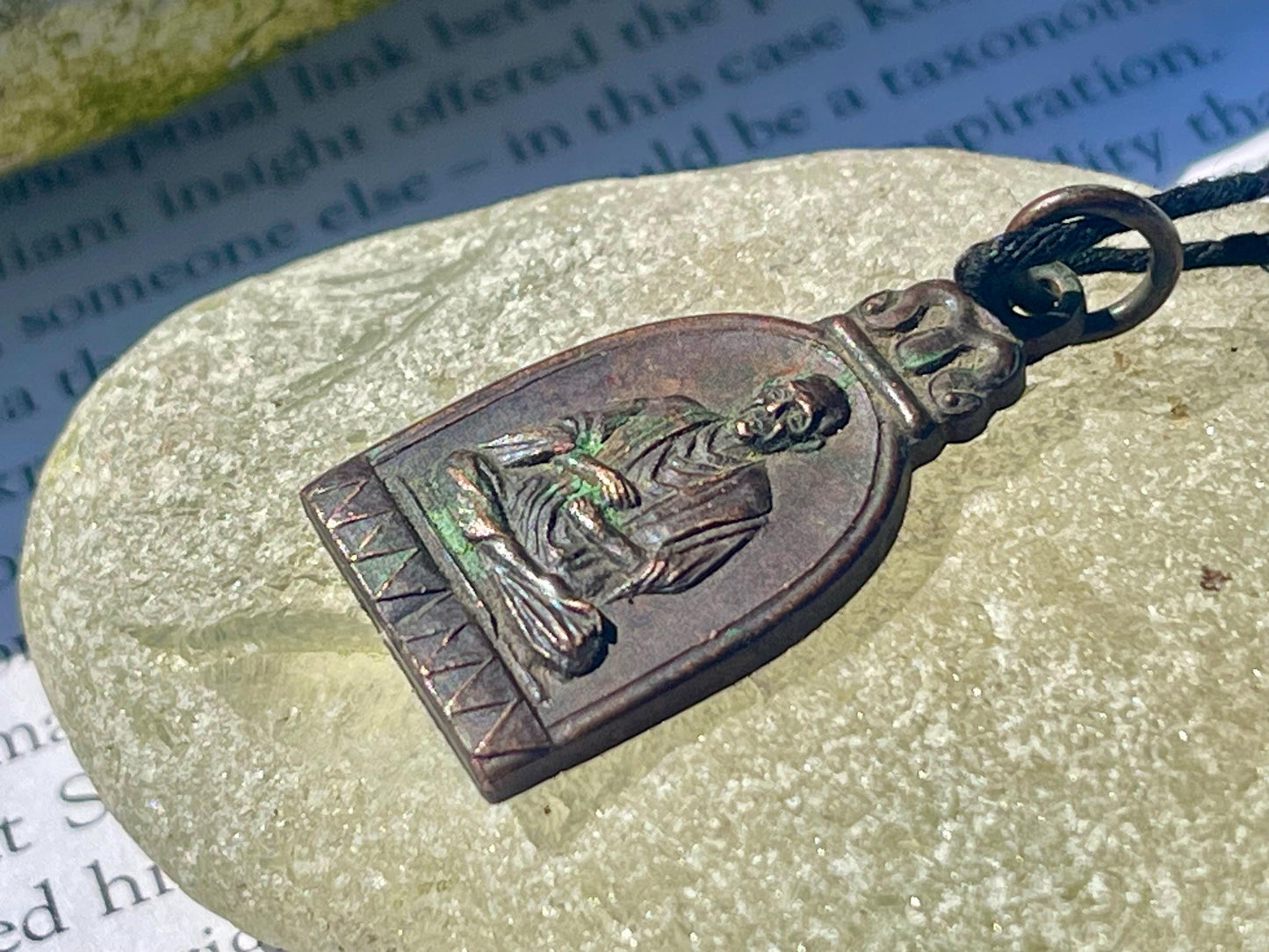 Vintage Thai Buddhist pendant. Antique Buddhist pendant. Thai amulet. Buddha necklace. Buddha jewellery. Yoga jewellery. Vintage necklaces.