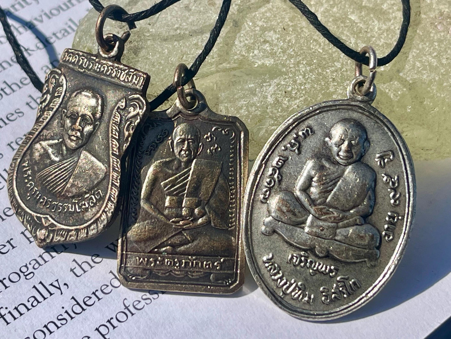 Vintage Thai Buddhist pendant. Antique Buddhist pendant. Thai amulet. Buddha necklace. Buddha jewellery. Yoga jewellery. Vintage necklaces.