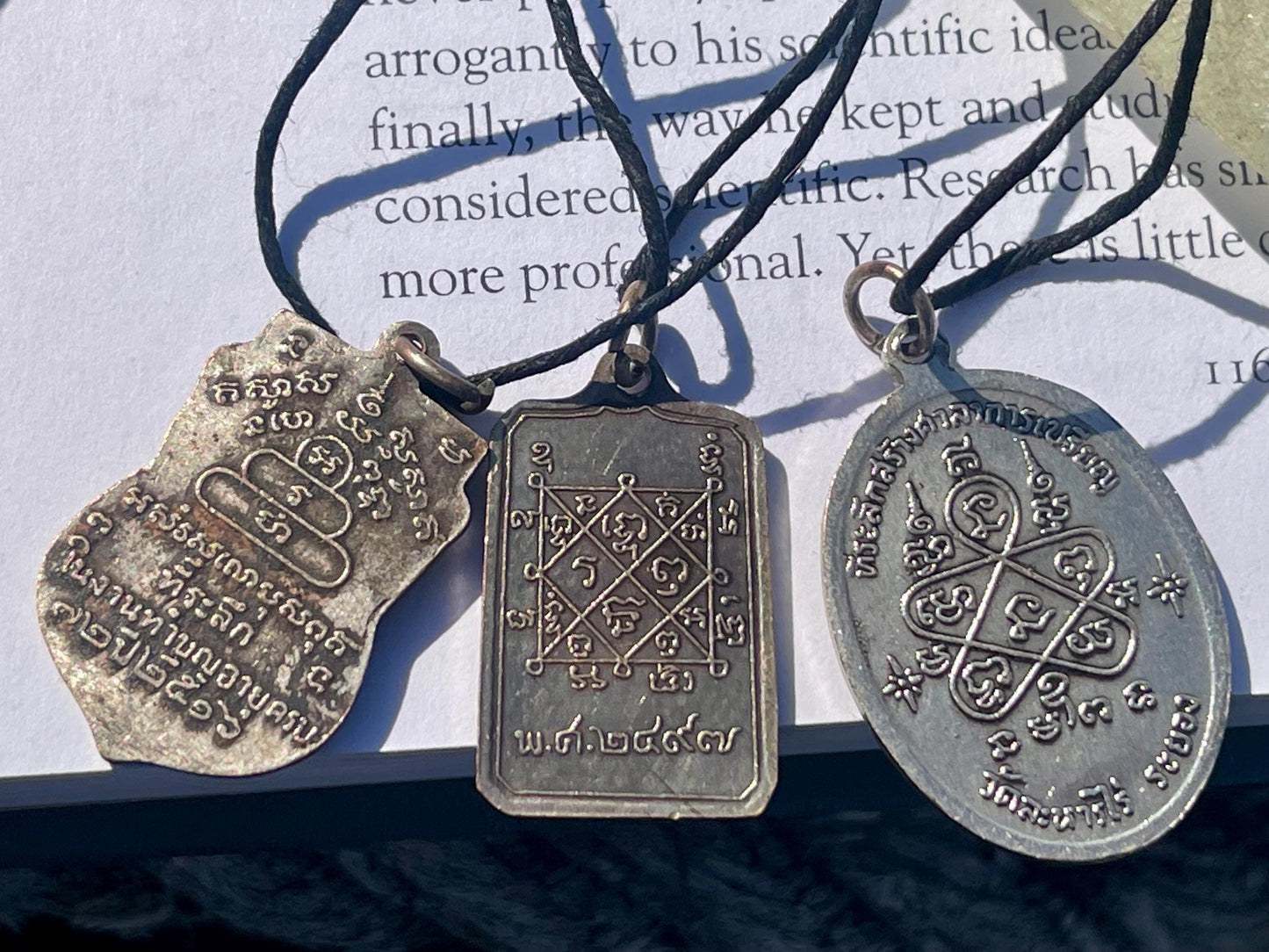 Vintage Thai Buddhist pendant. Antique Buddhist pendant. Thai amulet. Buddha necklace. Buddha jewellery. Yoga jewellery. Vintage necklaces.