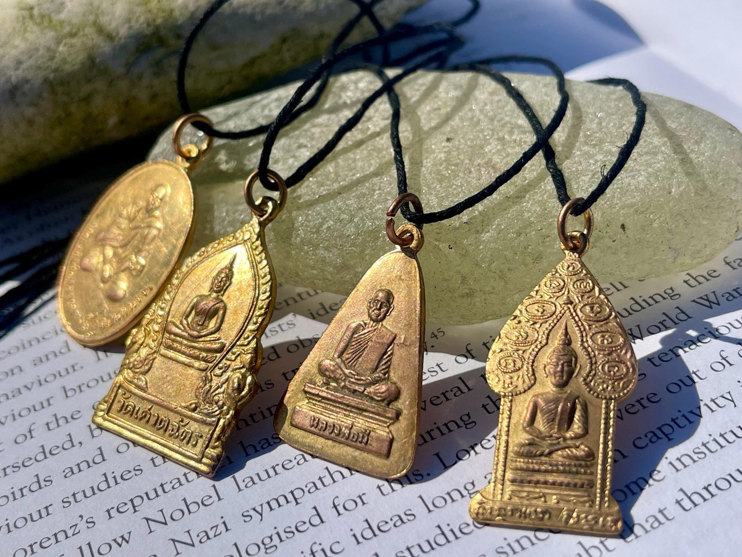 Vintage Thai Buddhist pendant. Antique Buddhist pendant. Thai amulet. Buddha necklace. Buddha jewellery. Yoga jewellery. Vintage necklaces.