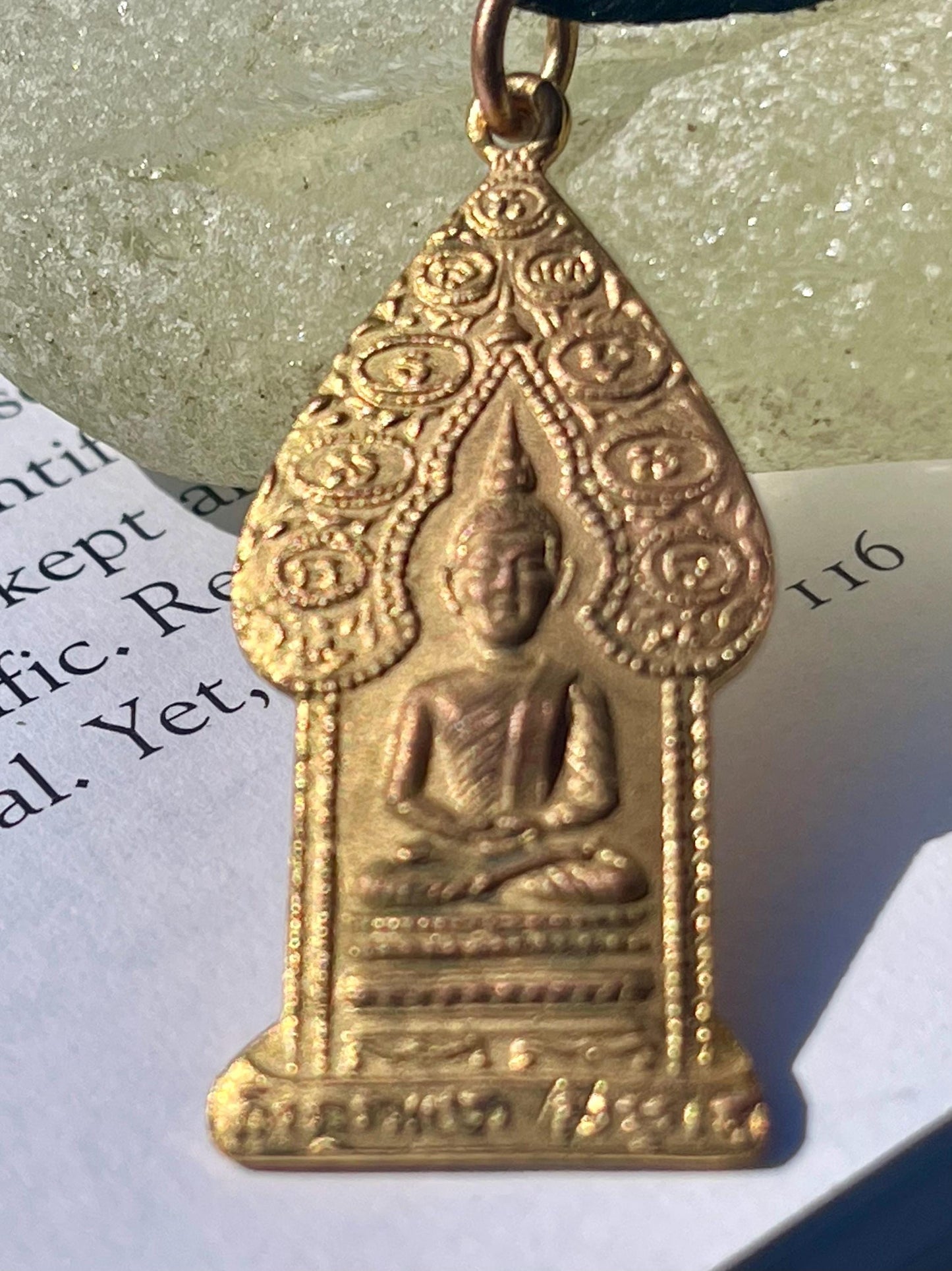 Vintage Thai Buddhist pendant. Antique Buddhist pendant. Thai amulet. Buddha necklace. Buddha jewellery. Yoga jewellery. Vintage necklaces.