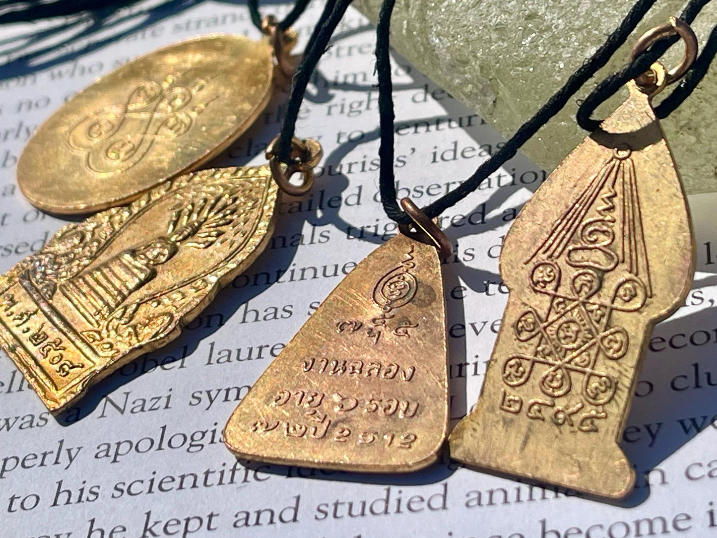 Vintage Thai Buddhist pendant. Antique Buddhist pendant. Thai amulet. Buddha necklace. Buddha jewellery. Yoga jewellery. Vintage necklaces.