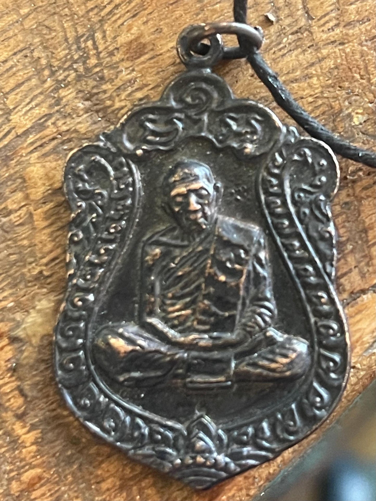 Vintage Thai Buddhist pendant. Antique Buddhist pendant. Thai amulet. Buddha necklace. Buddha jewellery. Yoga jewellery. Vintage necklaces.