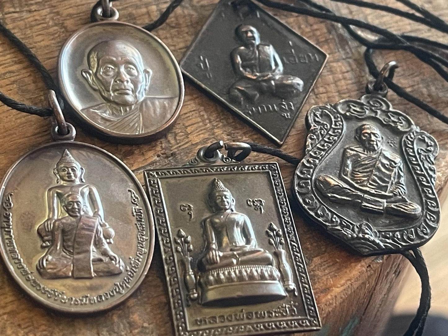 Vintage Thai Buddhist pendant. Antique Buddhist pendant. Thai amulet. Buddha necklace. Buddha jewellery. Yoga jewellery. Vintage necklaces.