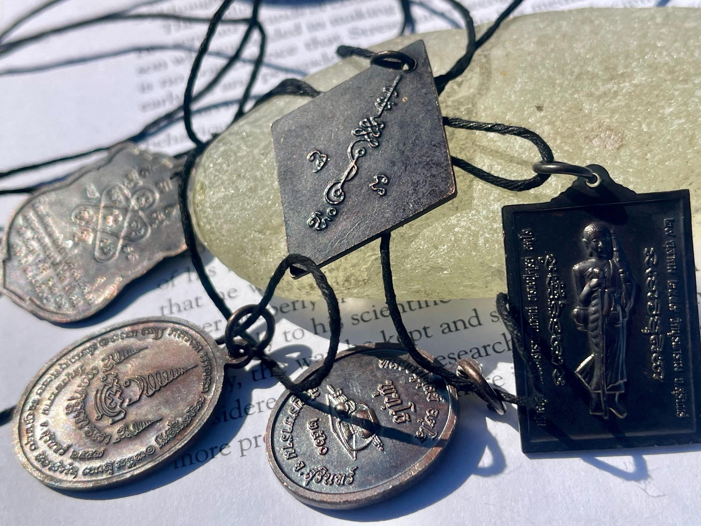 Vintage Thai Buddhist pendant. Antique Buddhist pendant. Thai amulet. Buddha necklace. Buddha jewellery. Yoga jewellery. Vintage necklaces.