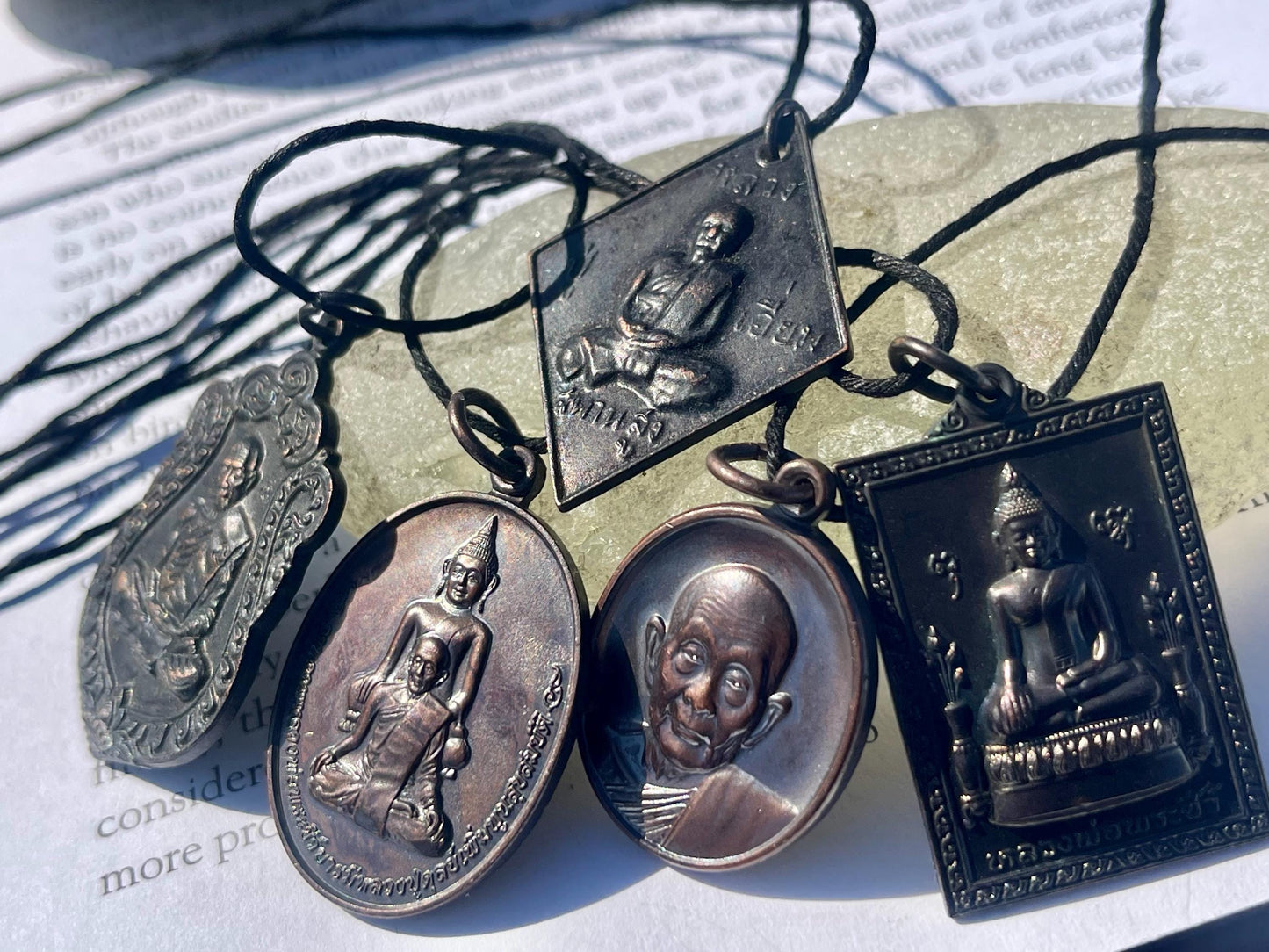 Vintage Thai Buddhist pendant. Antique Buddhist pendant. Thai amulet. Buddha necklace. Buddha jewellery. Yoga jewellery. Vintage necklaces.