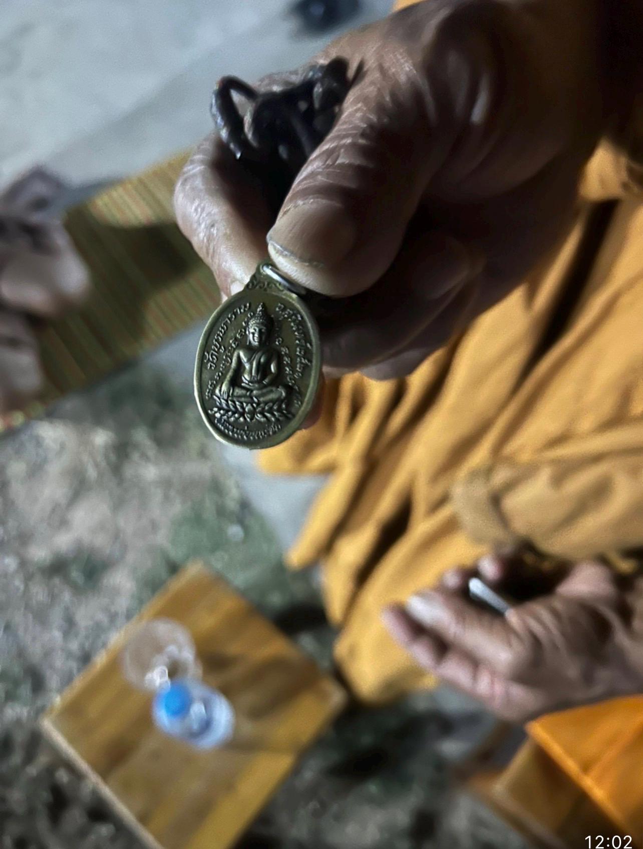 Vintage Thai Buddhist pendant. Antique Buddhist pendant. Thai amulet. Buddha necklace. Buddha jewellery. Yoga jewellery. Vintage necklaces.