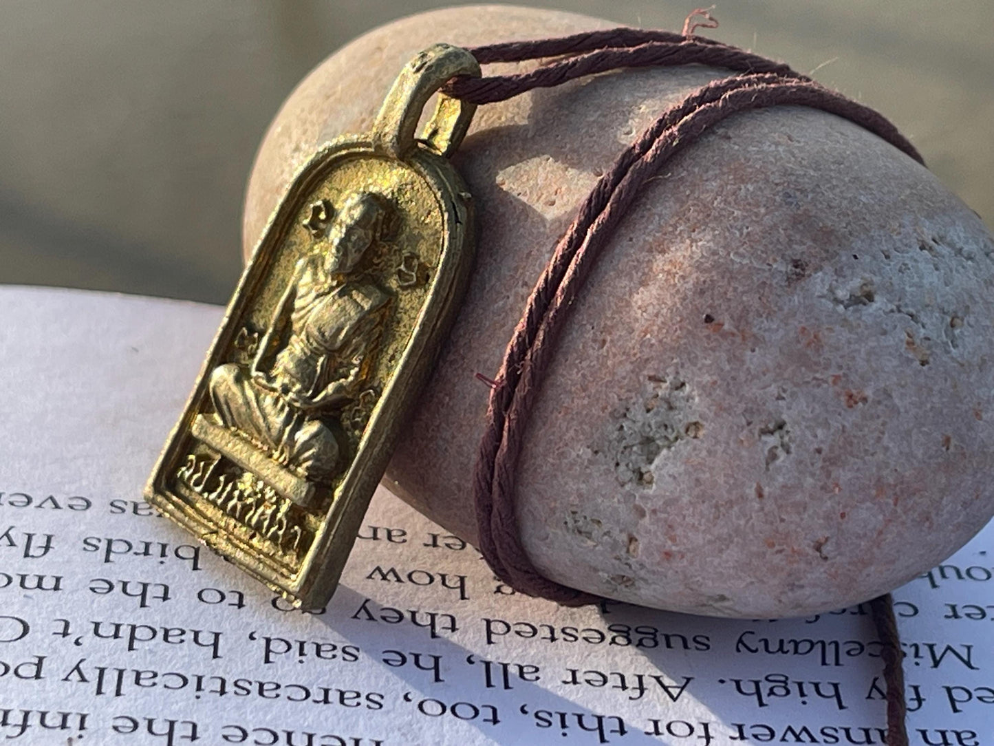 Vintage Thai Buddhist pendant. Antique Buddhist pendant. Thai amulet. Buddha necklace. Buddha jewellery. Yoga jewellery. Vintage necklaces.