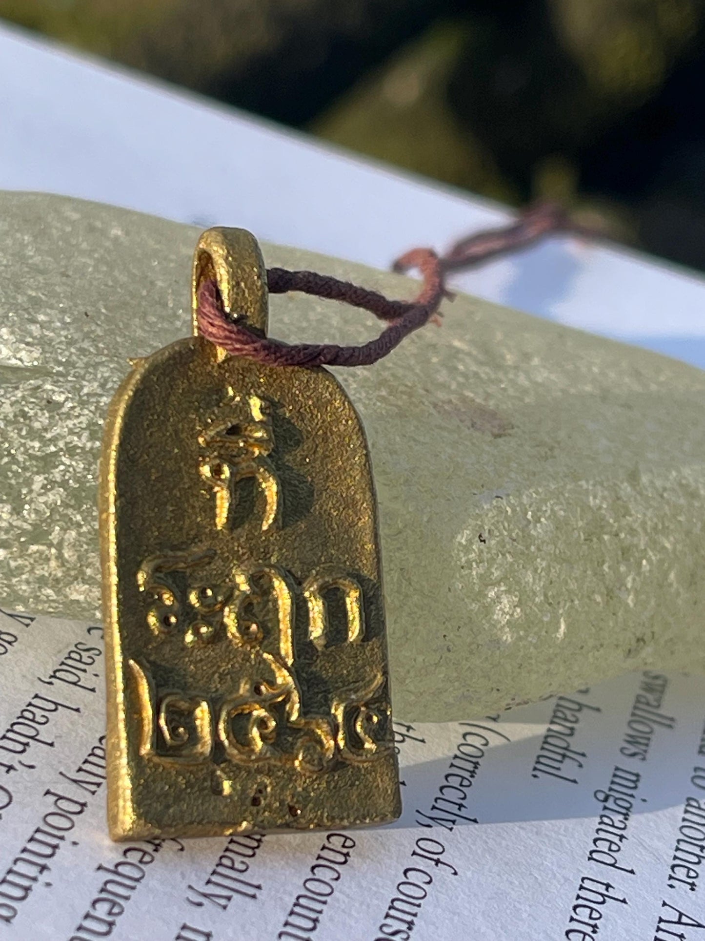Vintage Thai Buddhist pendant. Antique Buddhist pendant. Thai amulet. Buddha necklace. Buddha jewellery. Yoga jewellery. Vintage necklaces.