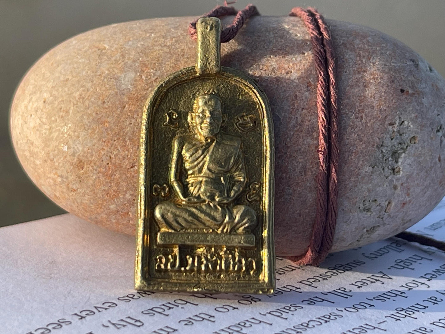 Vintage Thai Buddhist pendant. Antique Buddhist pendant. Thai amulet. Buddha necklace. Buddha jewellery. Yoga jewellery. Vintage necklaces.