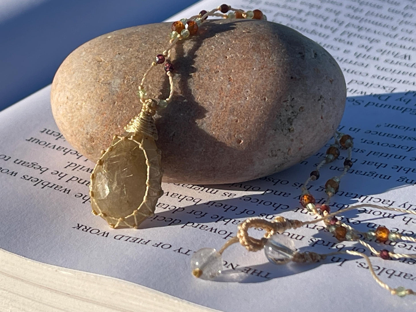 Stunning rutile quartz necklace. Beautiful macrame pendant. Handmade gemstone necklace, boho jewellery. Macrame jewellery. Unique jewellery.