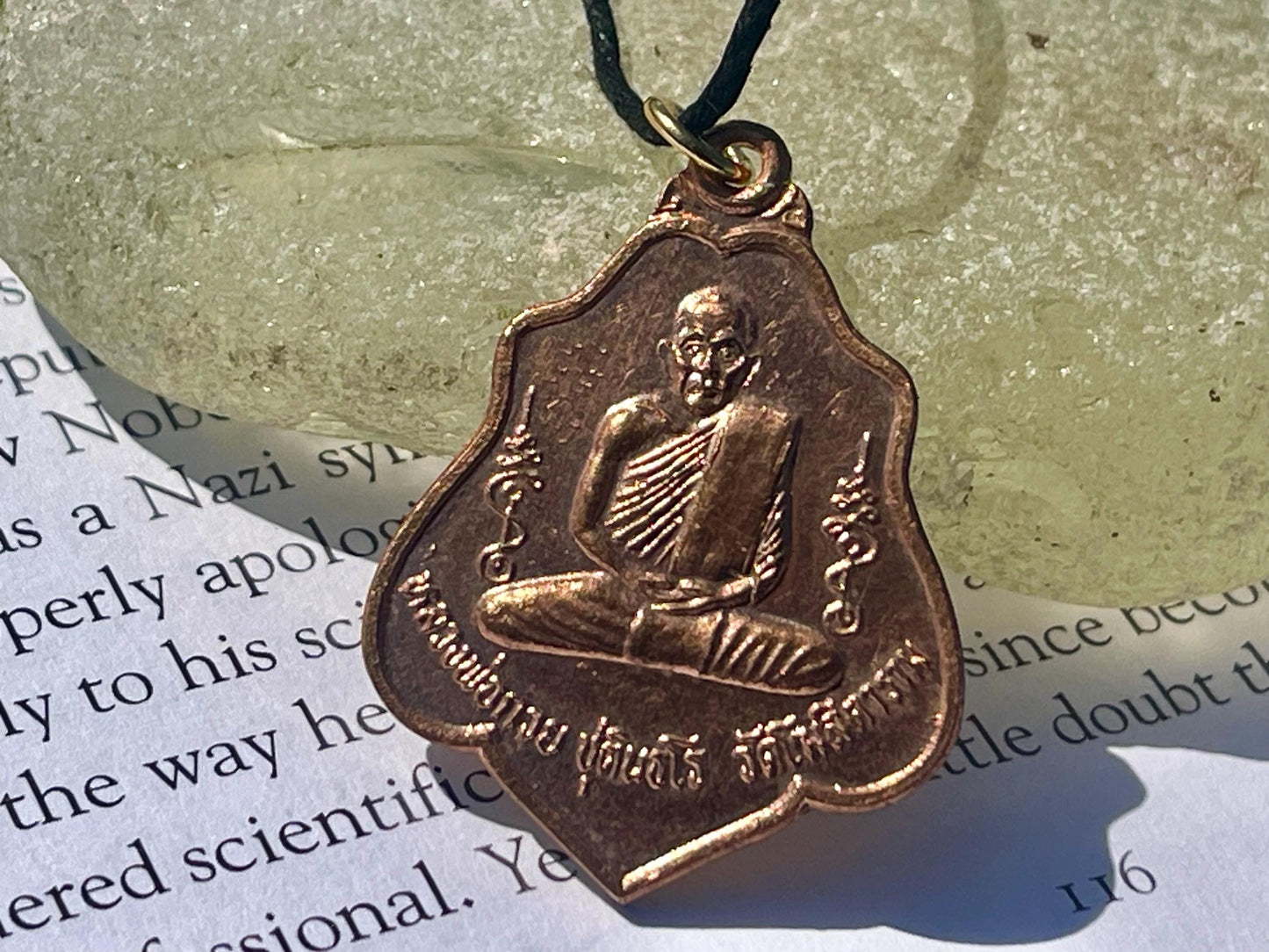 Vintage Thai Buddhist pendant. Antique Buddhist pendant. Thai amulet. Buddha necklace. Buddha jewellery. Yoga jewellery. Vintage necklaces.