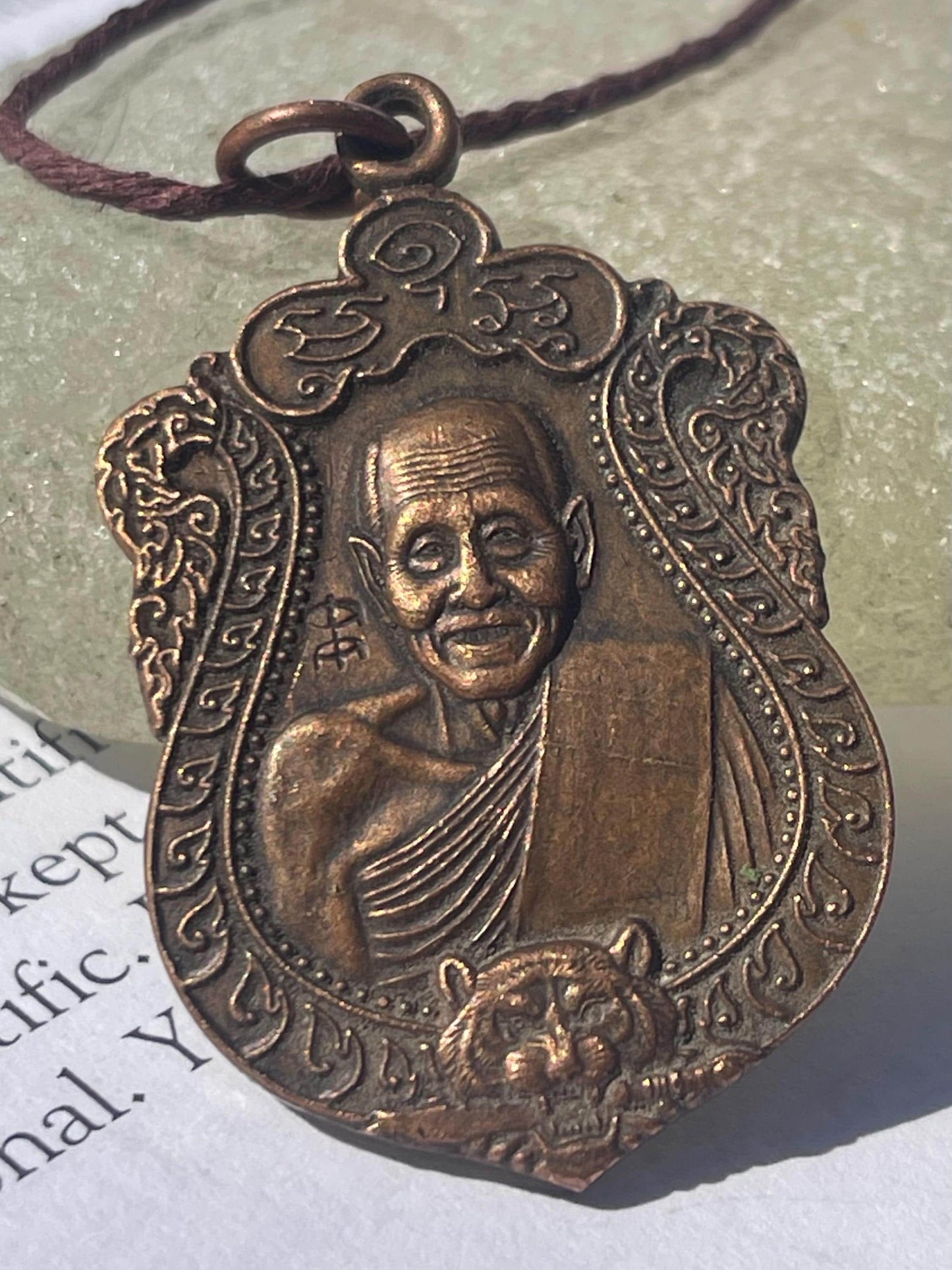 Vintage Thai Buddhist pendant. Antique Buddhist pendant. Thai amulet. Buddha necklace. Buddha jewellery. Yoga jewellery. Vintage necklaces.