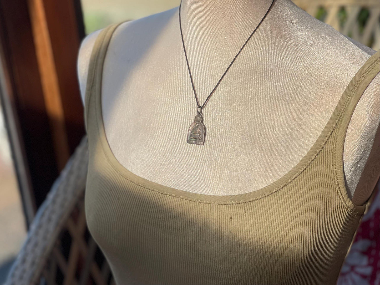 Vintage Thai Buddhist pendant. Antique Buddhist pendant. Thai amulet. Buddha necklace. Buddha jewellery. Yoga jewellery. Vintage necklaces.