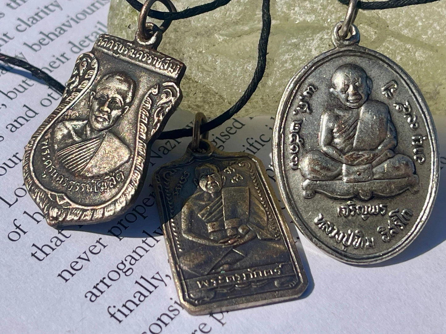 Vintage Thai Buddhist pendant. Antique Buddhist pendant. Thai amulet. Buddha necklace. Buddha jewellery. Yoga jewellery. Vintage necklaces.