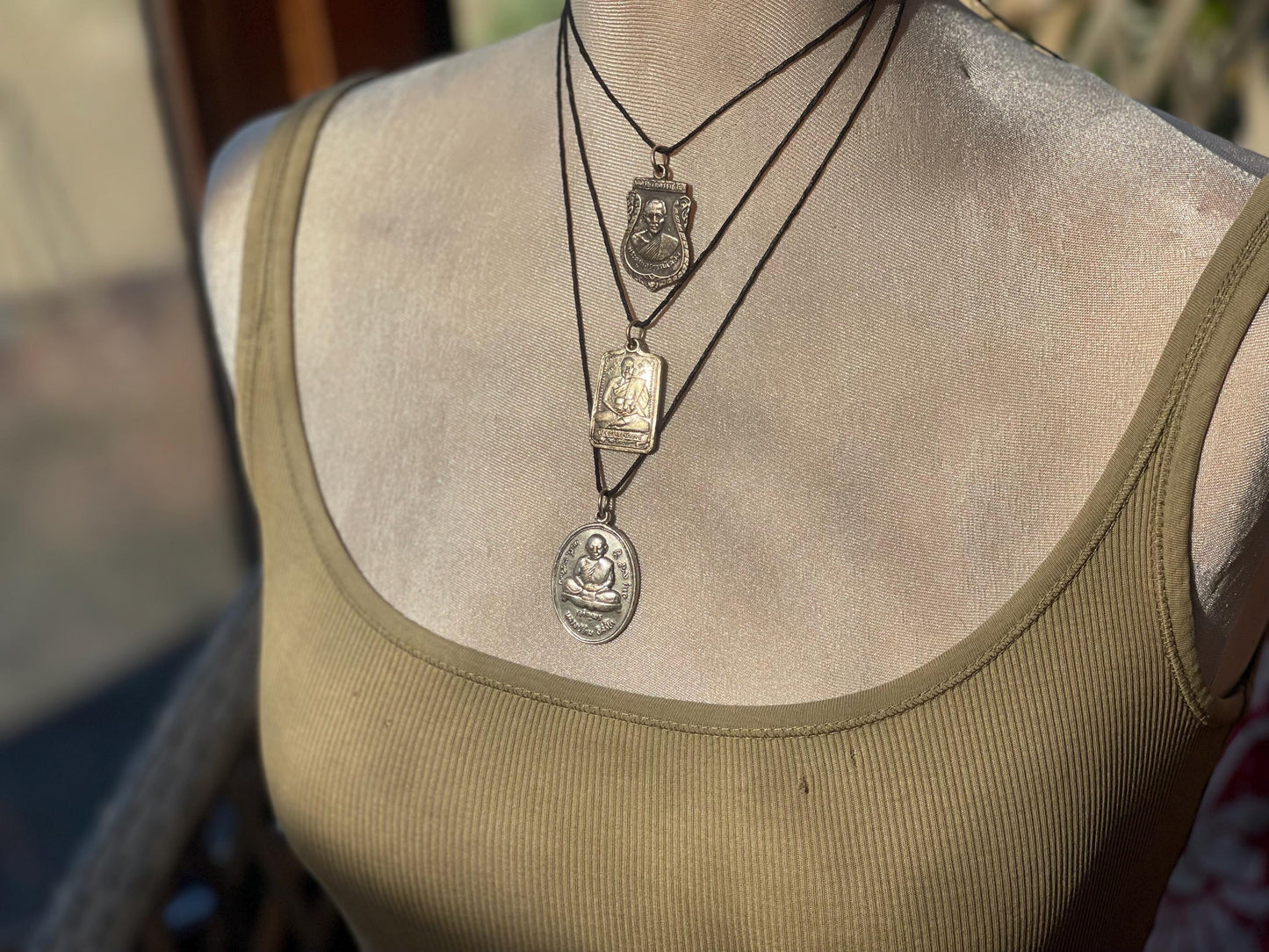 Vintage Thai Buddhist pendant. Antique Buddhist pendant. Thai amulet. Buddha necklace. Buddha jewellery. Yoga jewellery. Vintage necklaces.