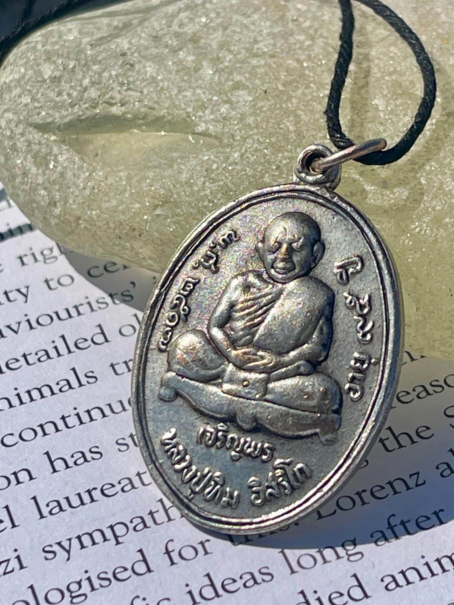 Vintage Thai Buddhist pendant. Antique Buddhist pendant. Thai amulet. Buddha necklace. Buddha jewellery. Yoga jewellery. Vintage necklaces.
