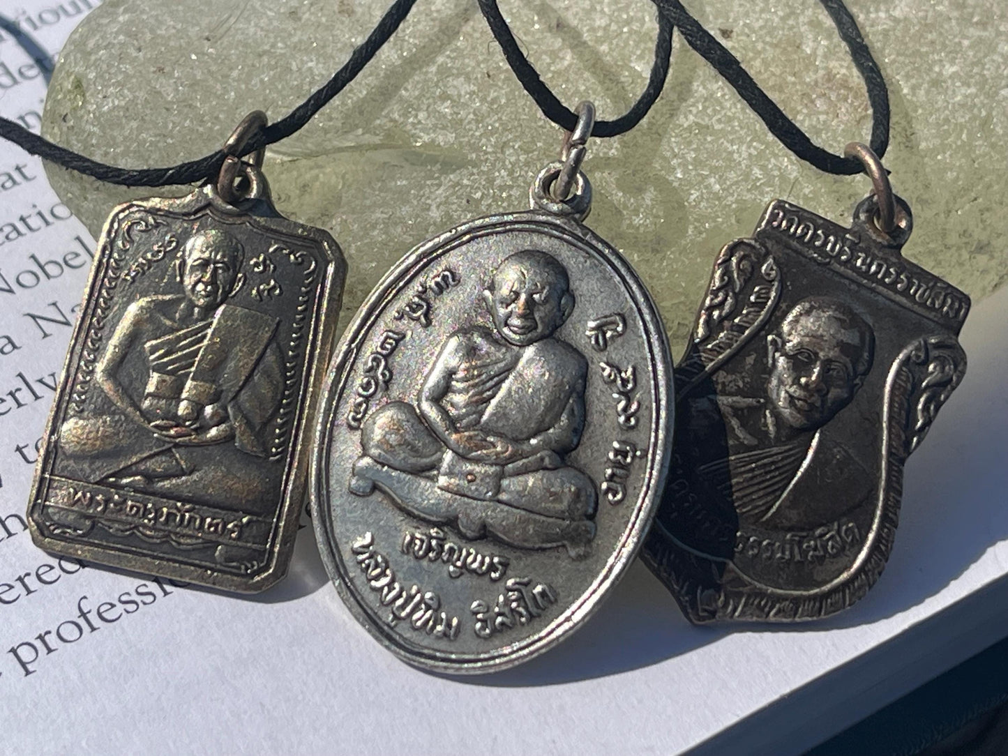 Vintage Thai Buddhist pendant. Antique Buddhist pendant. Thai amulet. Buddha necklace. Buddha jewellery. Yoga jewellery. Vintage necklaces.