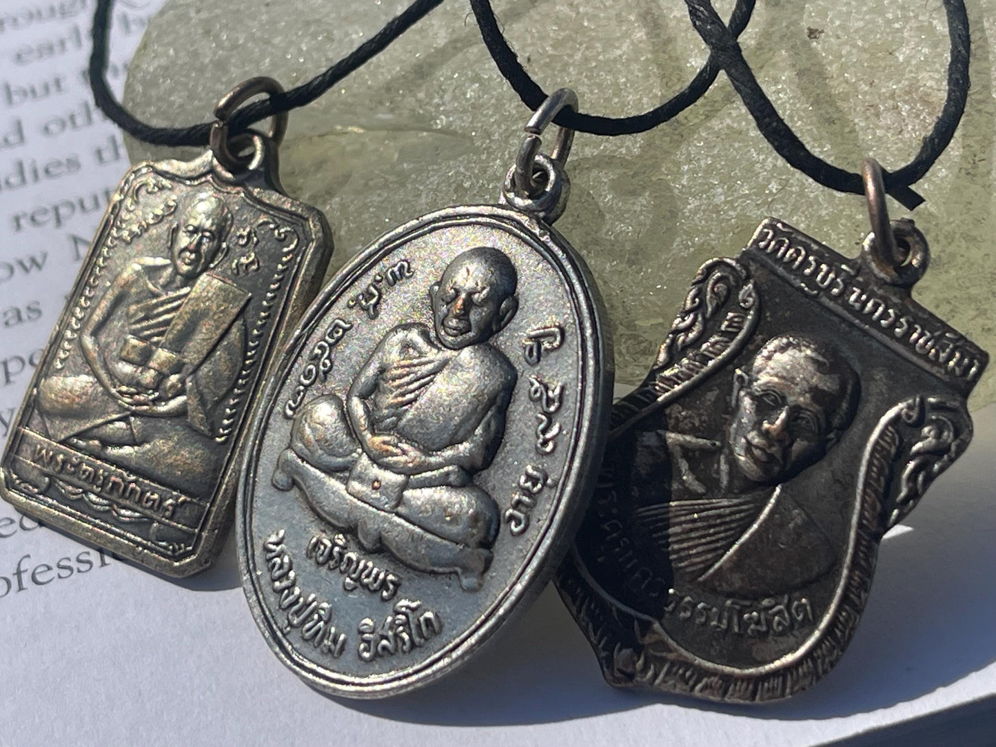 Vintage Thai Buddhist pendant. Antique Buddhist pendant. Thai amulet. Buddha necklace. Buddha jewellery. Yoga jewellery. Vintage necklaces.