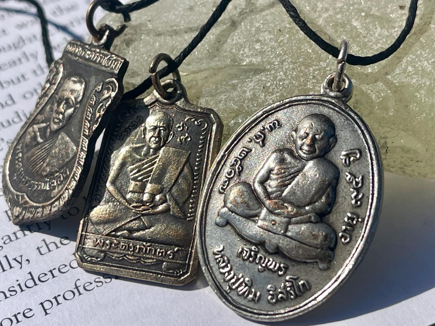 Vintage Thai Buddhist pendant. Antique Buddhist pendant. Thai amulet. Buddha necklace. Buddha jewellery. Yoga jewellery. Vintage necklaces.