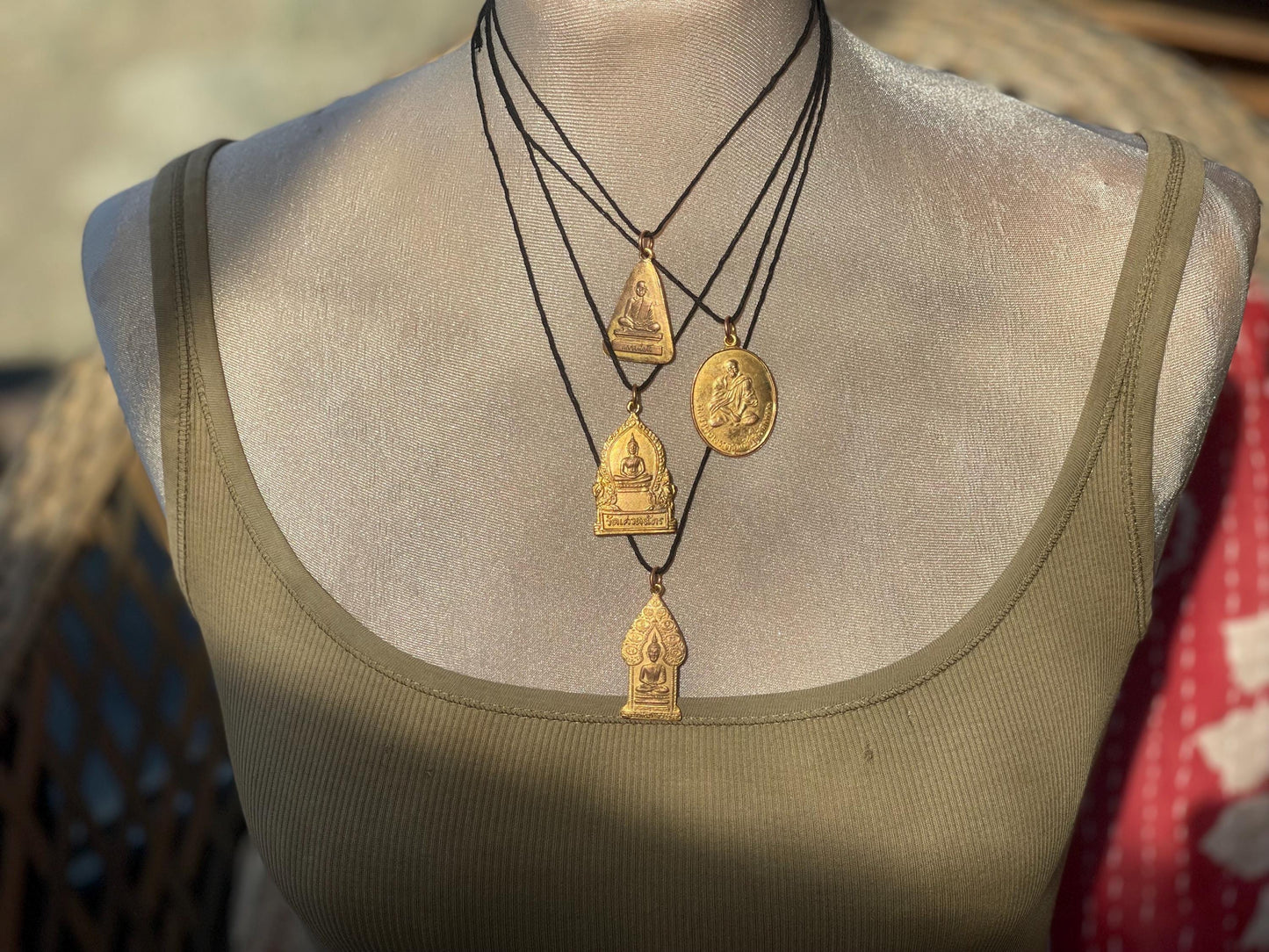 Vintage Thai Buddhist pendant. Antique Buddhist pendant. Thai amulet. Buddha necklace. Buddha jewellery. Yoga jewellery. Vintage necklaces.