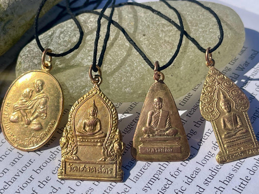 Vintage Thai Buddhist pendant. Antique Buddhist pendant. Thai amulet. Buddha necklace. Buddha jewellery. Yoga jewellery. Vintage necklaces.