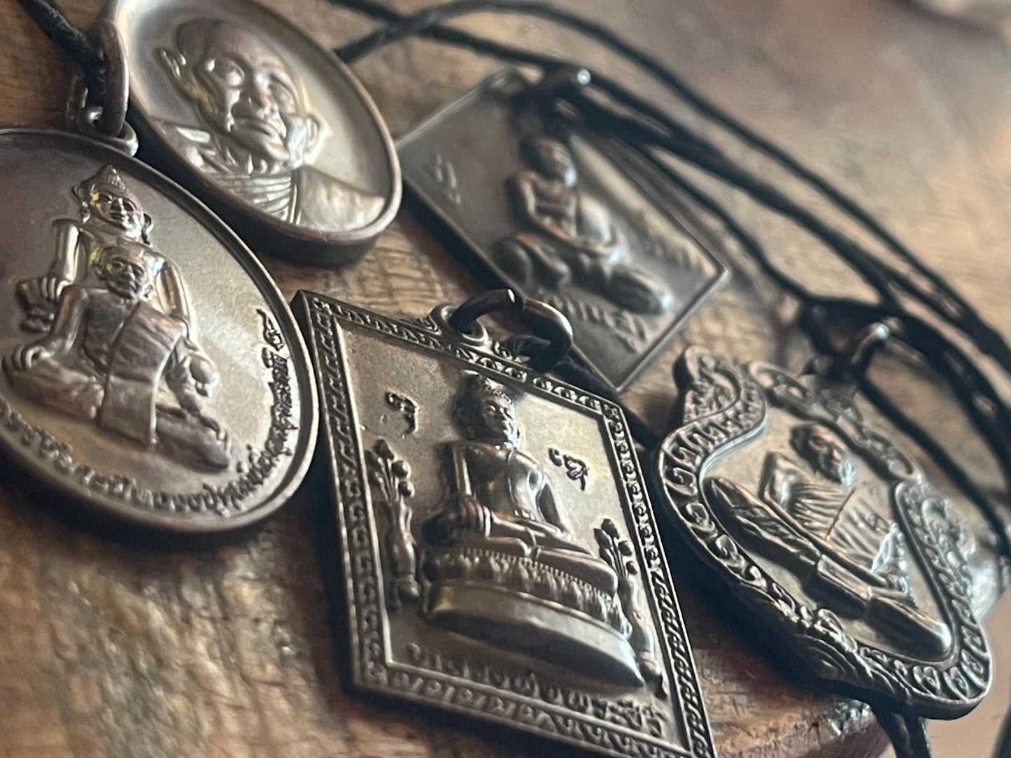 Vintage Thai Buddhist pendant. Antique Buddhist pendant. Thai amulet. Buddha necklace. Buddha jewellery. Yoga jewellery. Vintage necklaces.