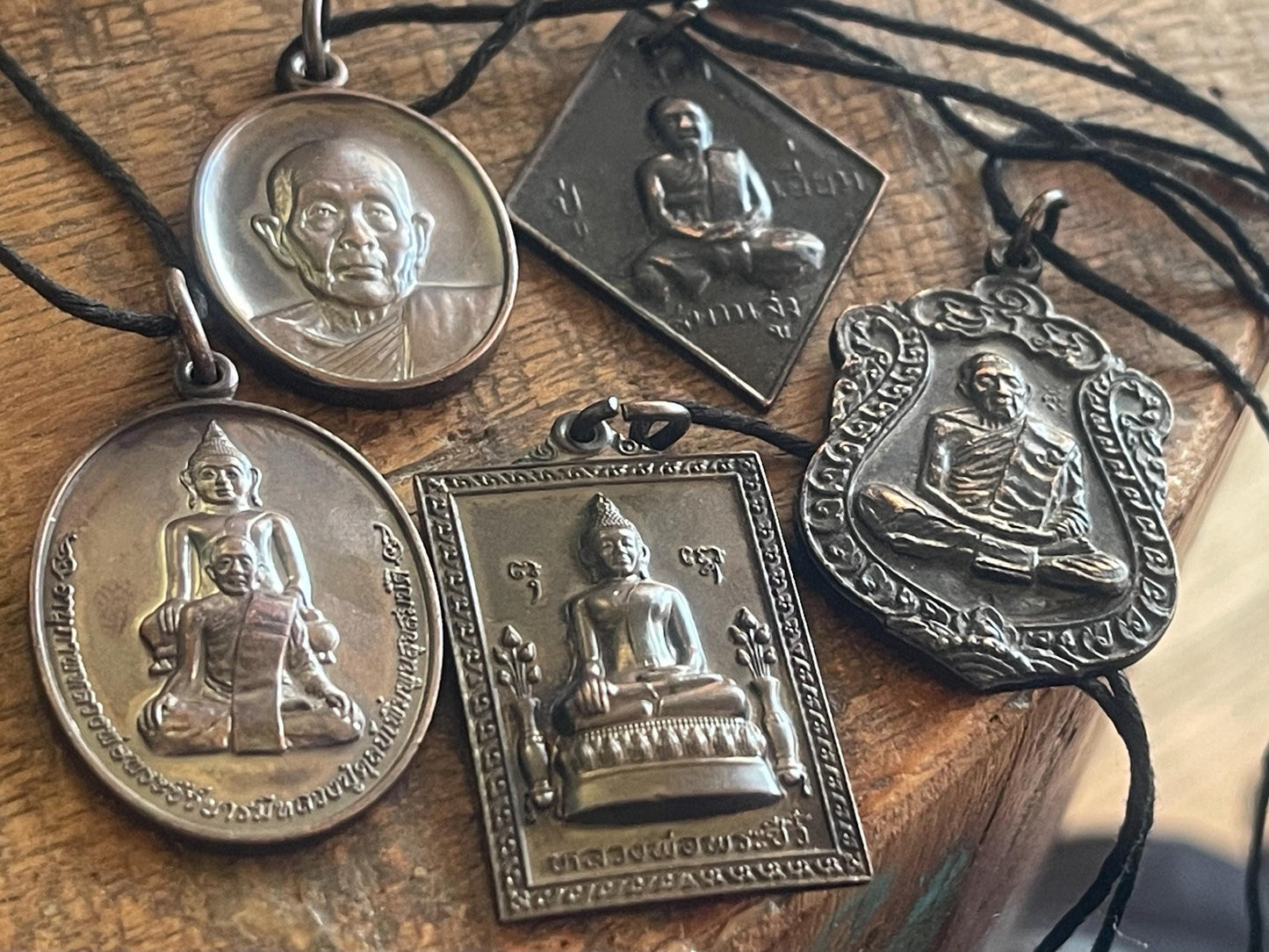 Vintage Thai Buddhist pendant. Antique Buddhist pendant. Thai amulet. Buddha necklace. Buddha jewellery. Yoga jewellery. Vintage necklaces.