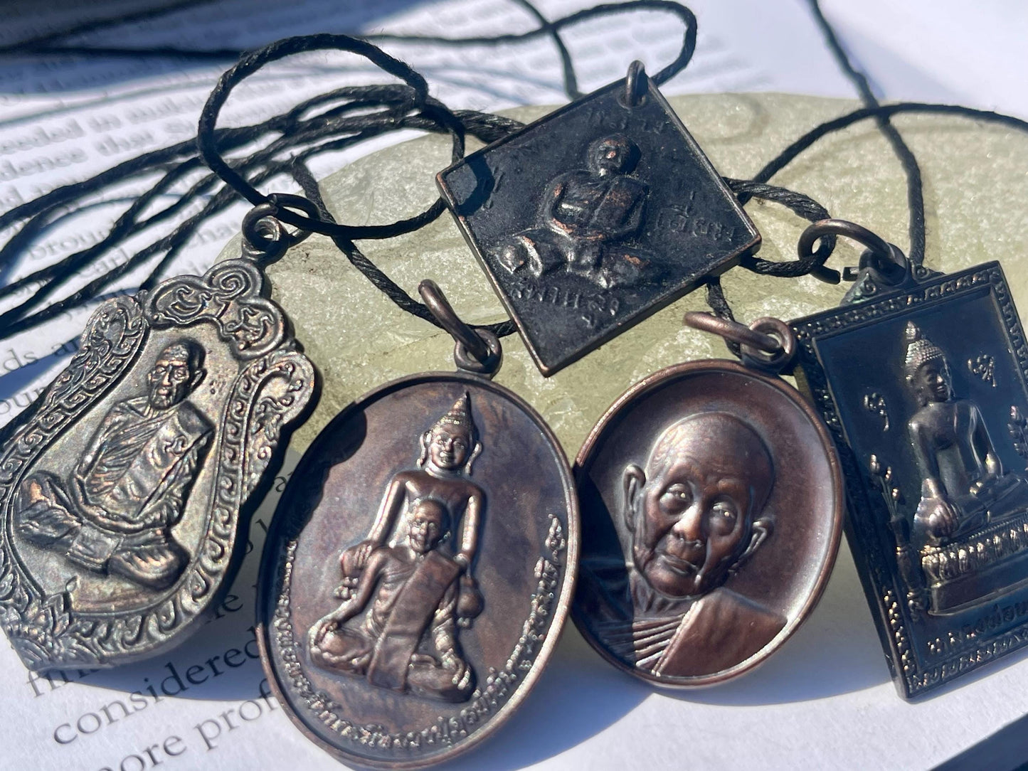 Vintage Thai Buddhist pendant. Antique Buddhist pendant. Thai amulet. Buddha necklace. Buddha jewellery. Yoga jewellery. Vintage necklaces.