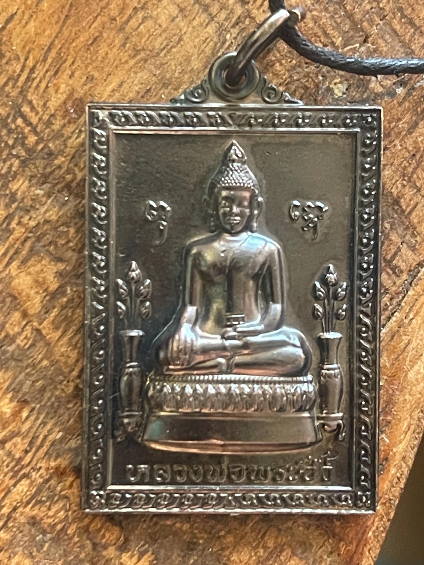 Vintage Thai Buddhist pendant. Antique Buddhist pendant. Thai amulet. Buddha necklace. Buddha jewellery. Yoga jewellery. Vintage necklaces.