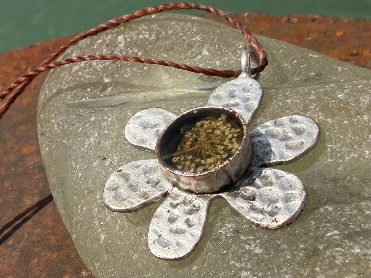 Wild carrot necklace, unusual boho necklace, unique gift for her, unique necklace. Flower necklace. Flower pendant, handmade jewellery