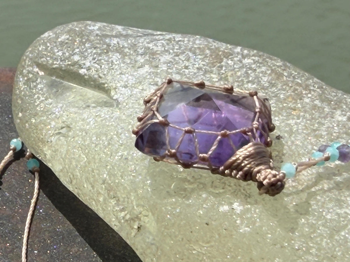 Stunning purple amethyst necklace. Purple macrame pendant. Handmade gemstone necklace, boho jewellery. Macrame jewellery. Unique jewellery.